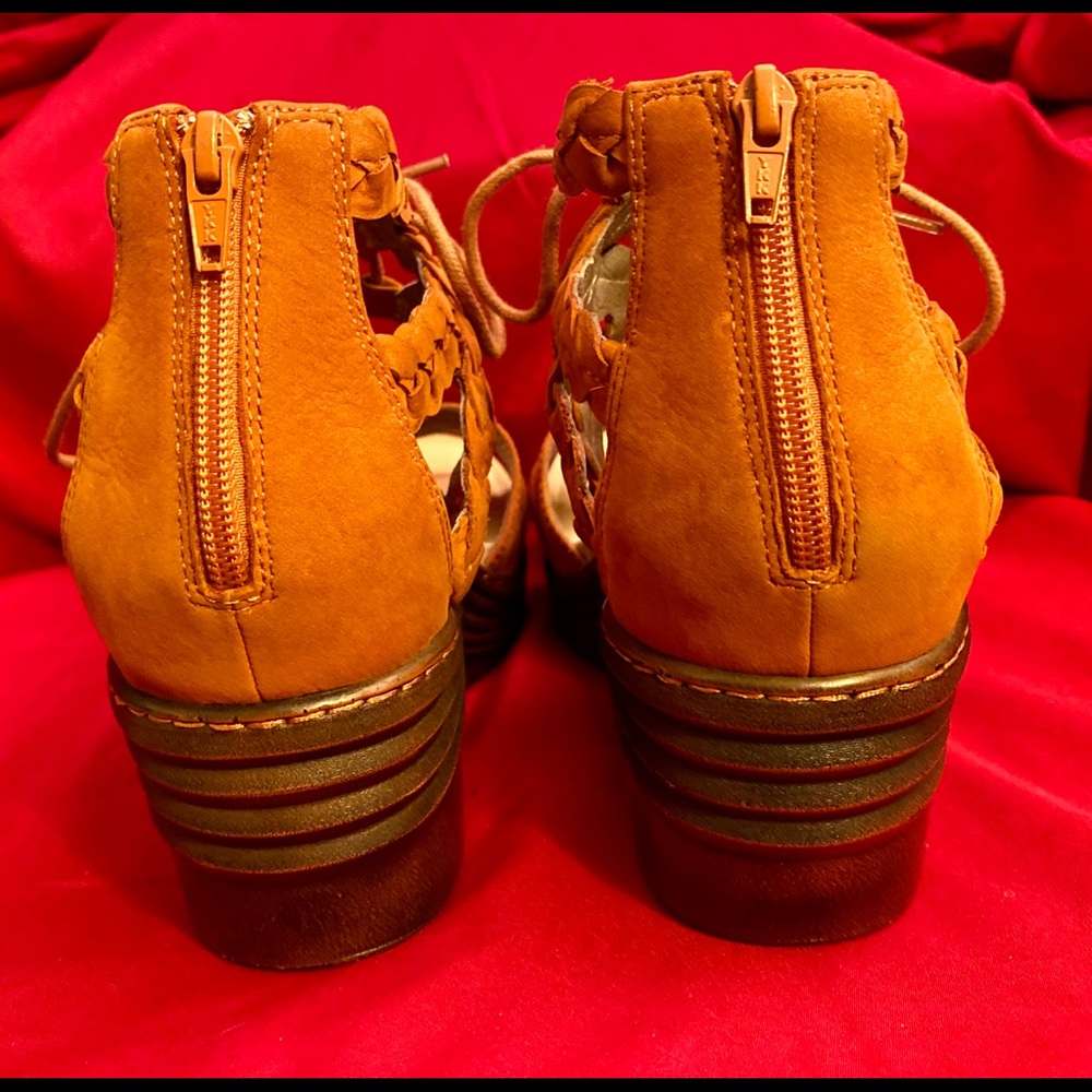 Bionic Wedge - image 3